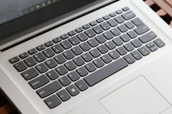 辦公用的筆記本聯想IdeaPad 320S